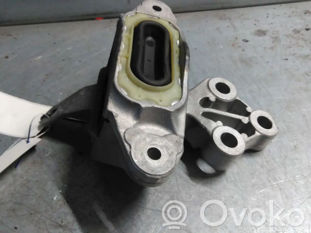 Opel Astra J Moottorin kiinnikekorvake 