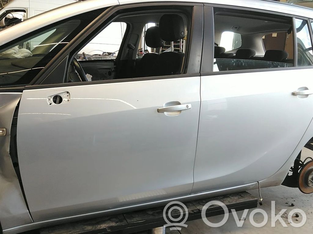 Opel Zafira C Drzwi przednie 