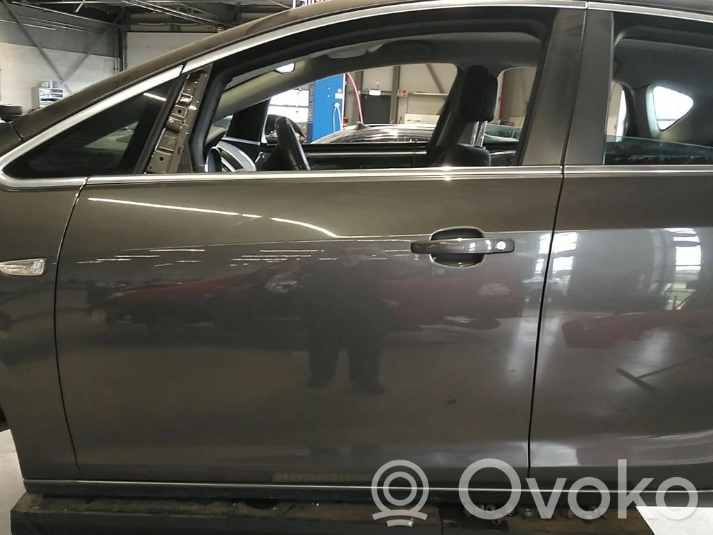 Opel Astra J Drzwi przednie 