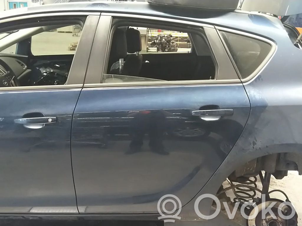 Opel Astra J Puerta trasera 