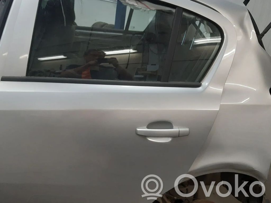 Opel Corsa D Galinės durys 