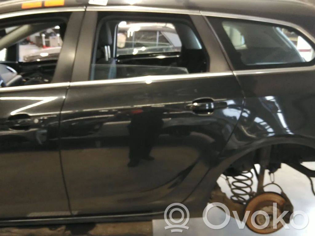 Opel Astra J Puerta trasera 