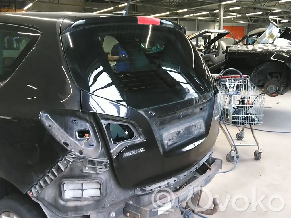 Opel Meriva B Задняя крышка (багажника) 