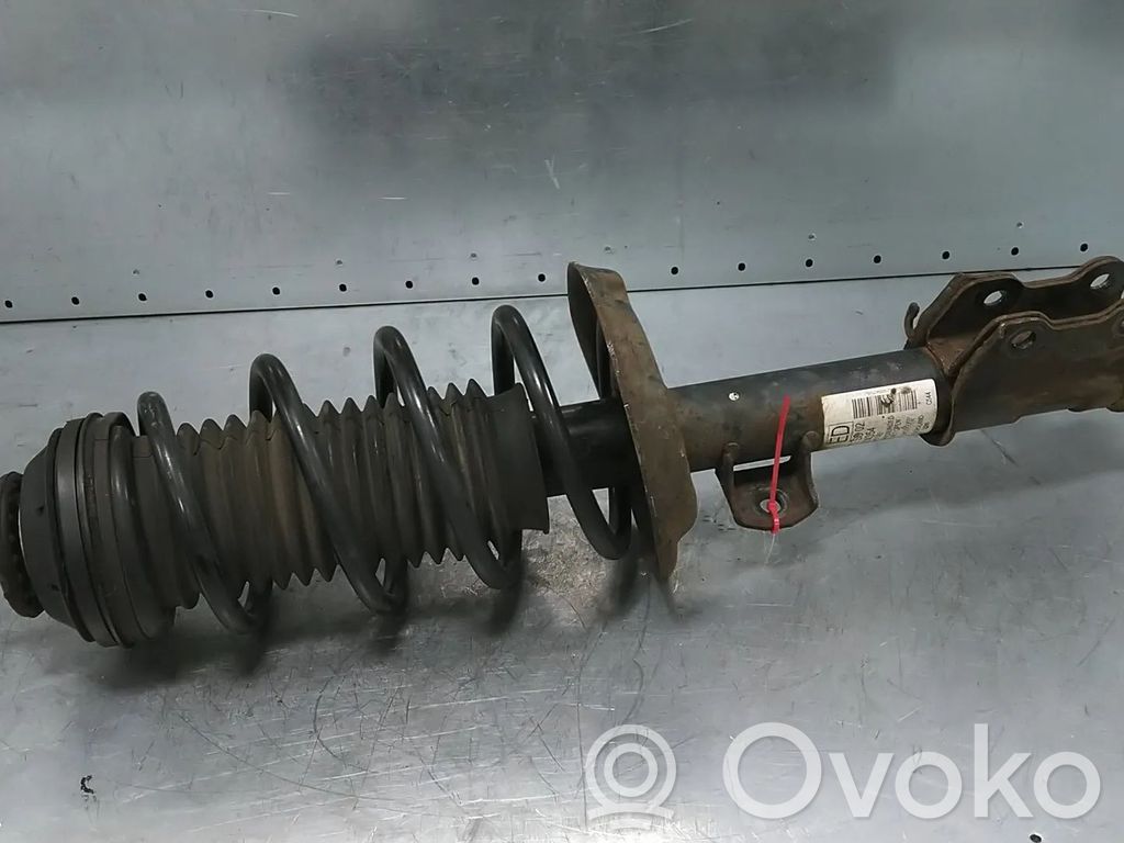 Opel Corsa D Priekšpusē amortizators 