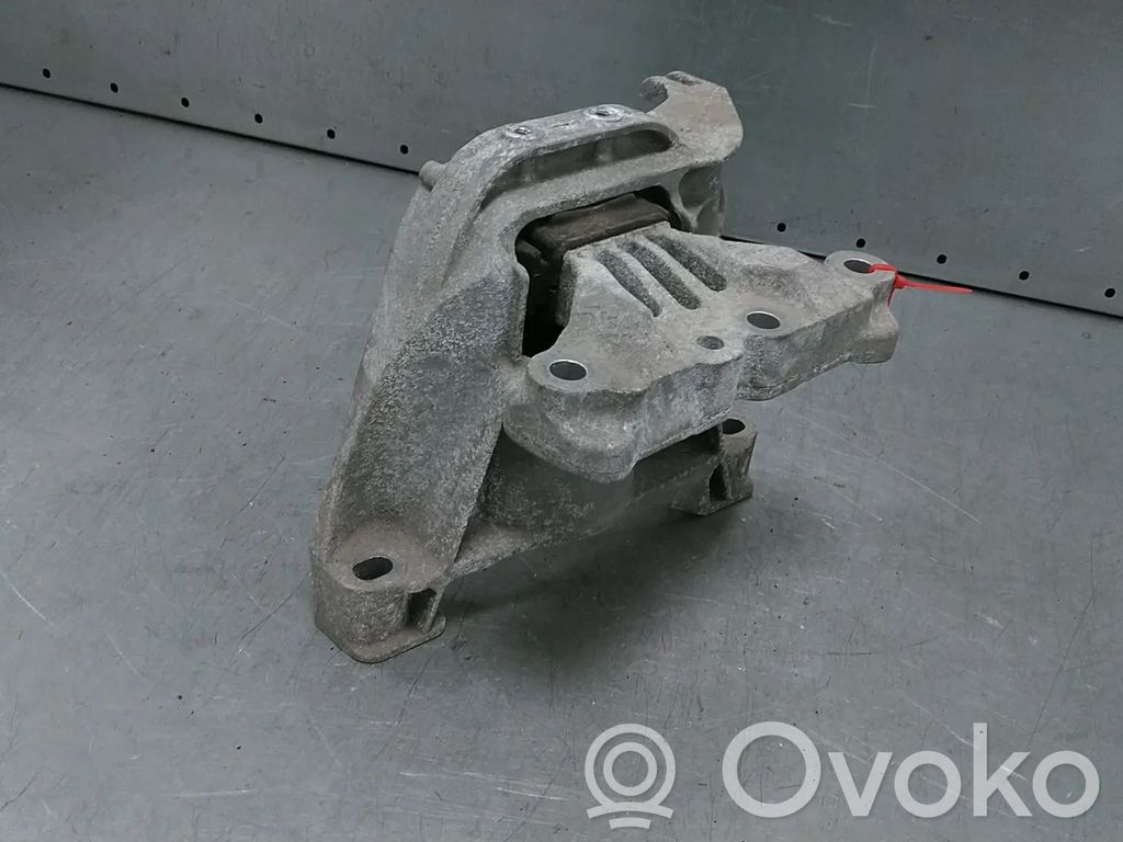 Opel Vivaro Подушка двигателя 