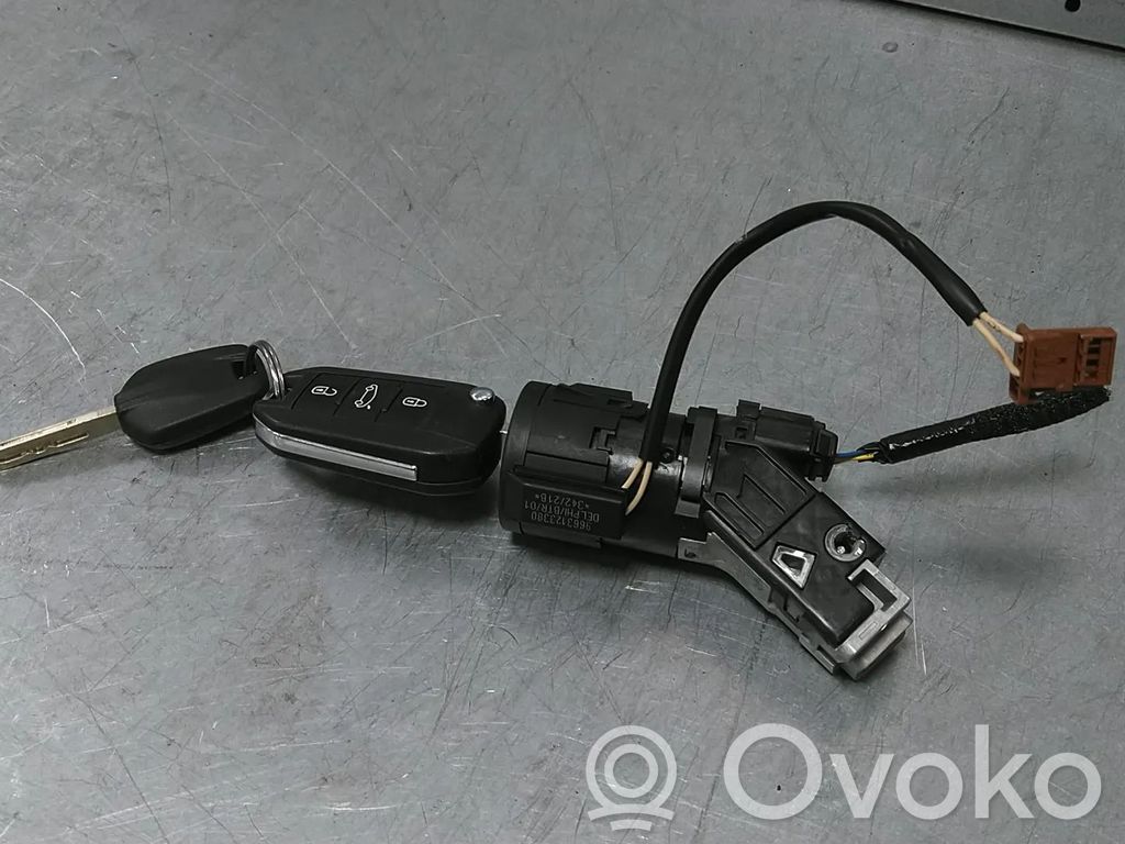 Opel Corsa F Virtalukon kytkin 