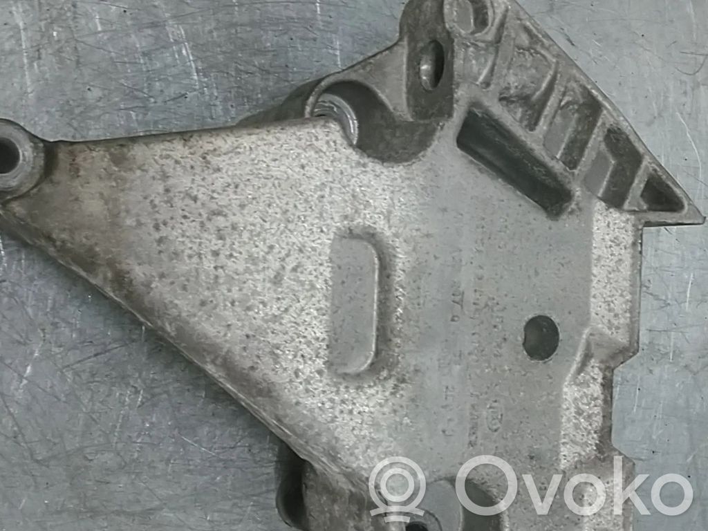 Volkswagen Golf V Engine mount bracket 