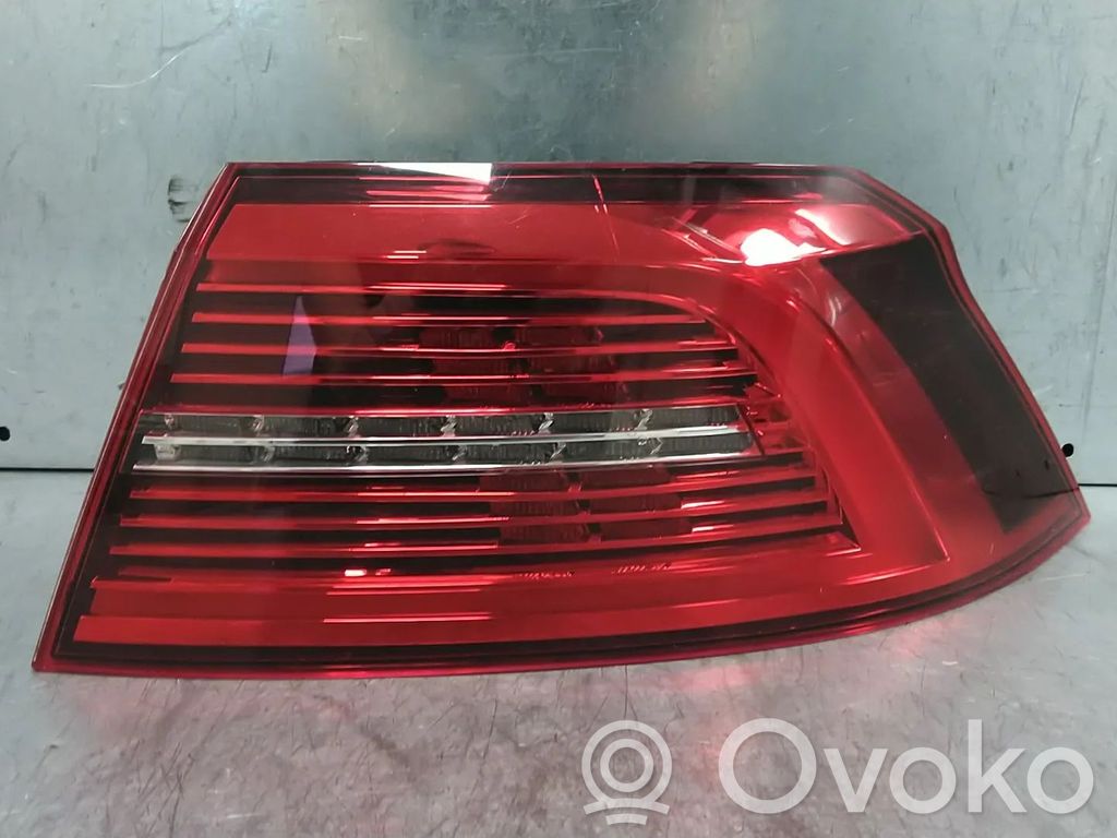 Volkswagen PASSAT B8 Lampa tylna 