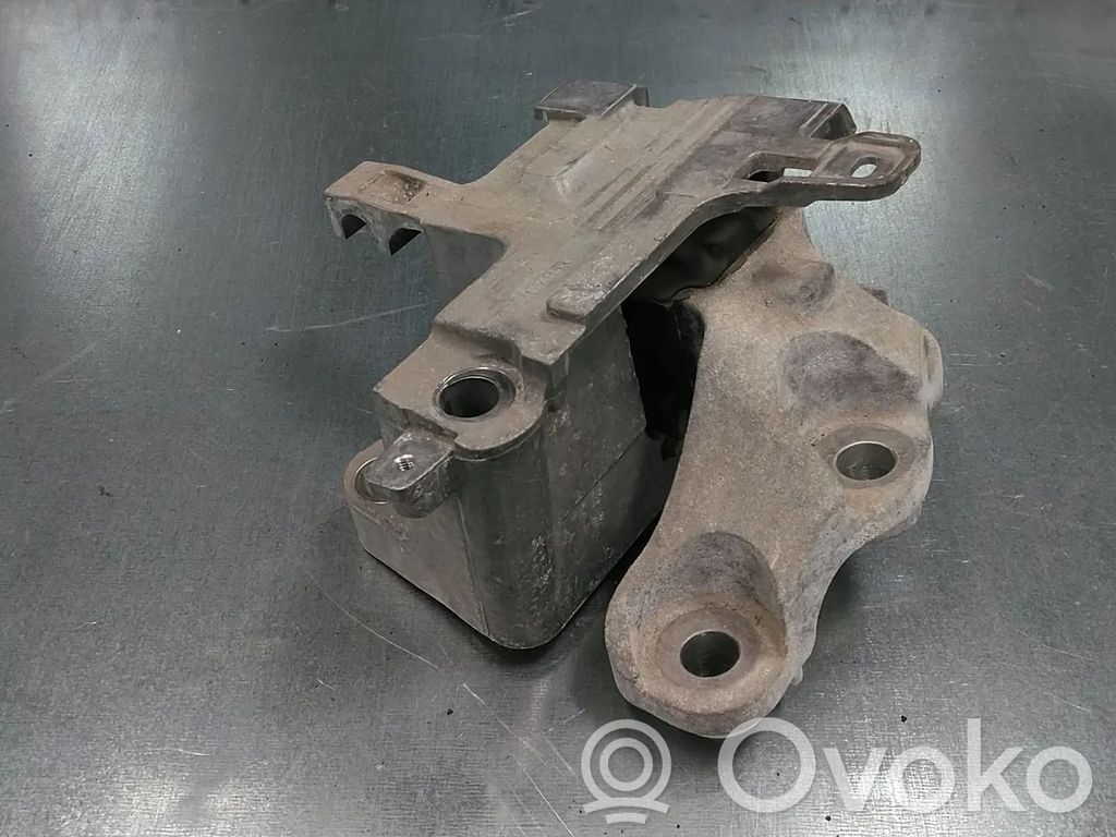 Volvo XC40 Engine mount bracket 