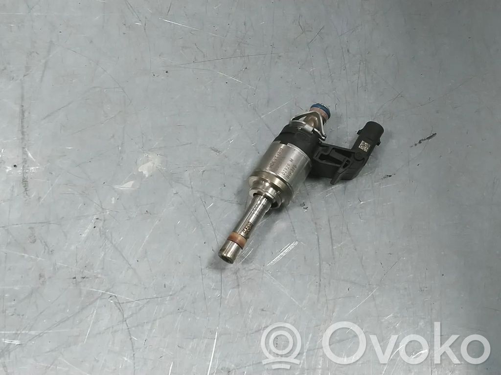 Volkswagen Golf VIII Fuel injector 