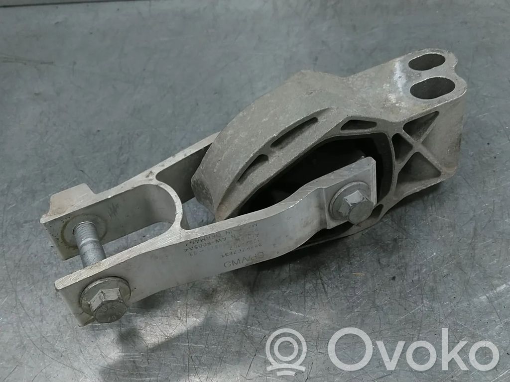 Volvo XC40 Engine mount bracket 