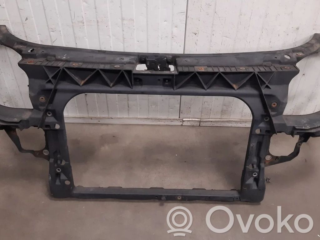 Панель радиаторов   8N0805594D