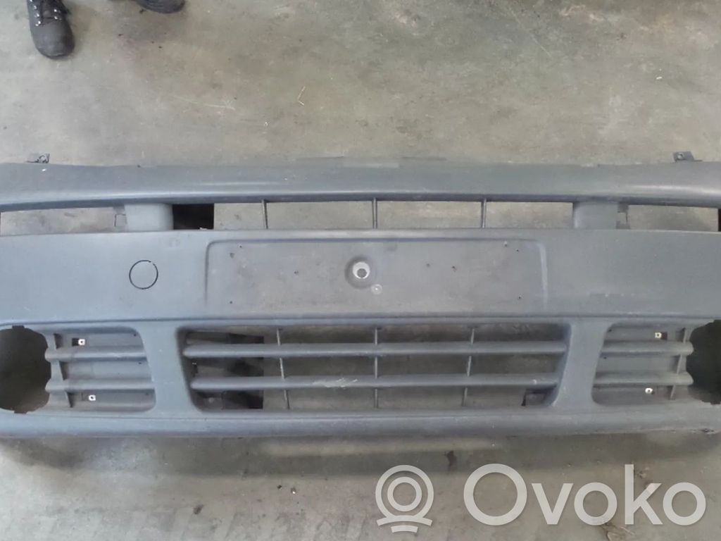 Opel Vivaro Parachoques delantero 