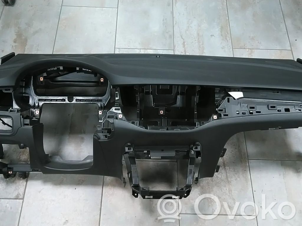 Vauxhall Astra K Панель 