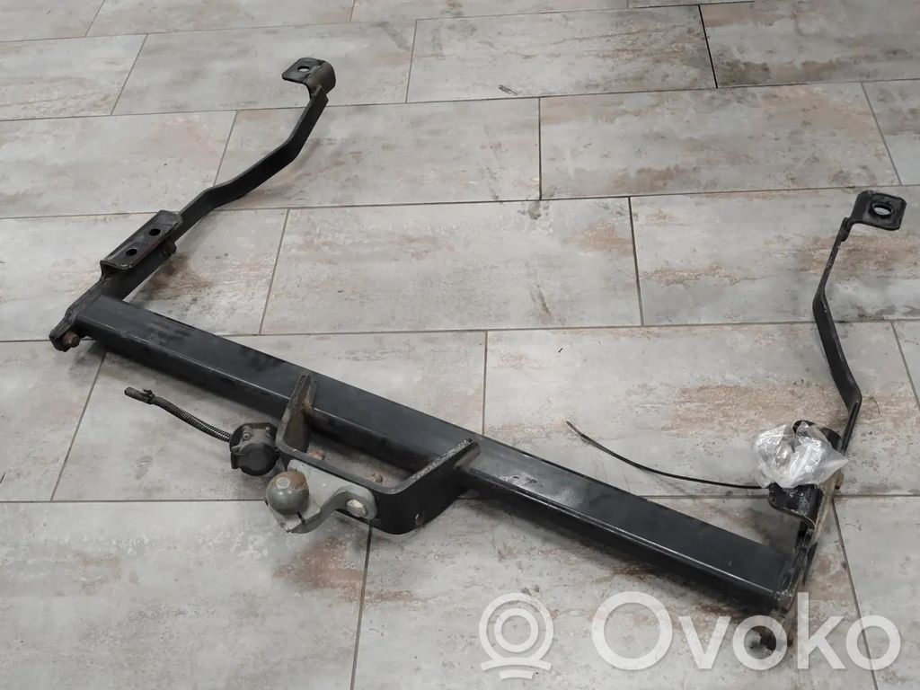 Opel Vivaro Hak holowniczy / Komplet 