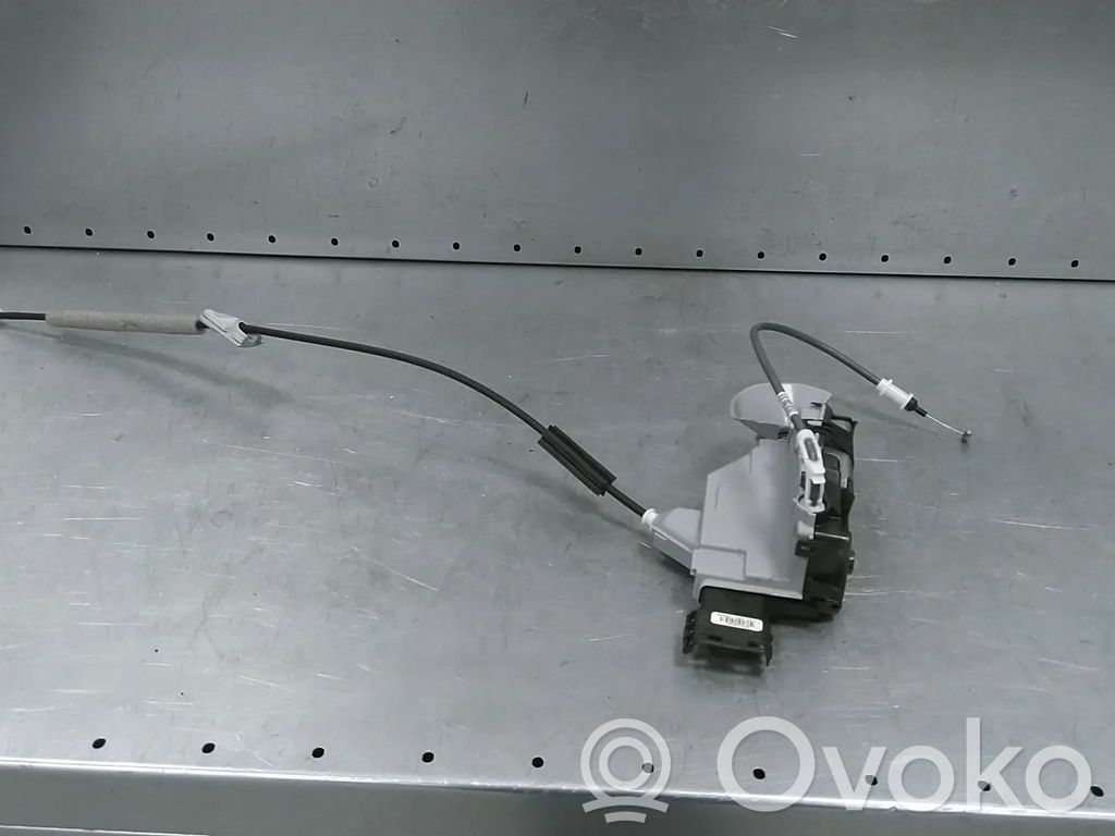Opel Vivaro Zamek drzwi przednich 