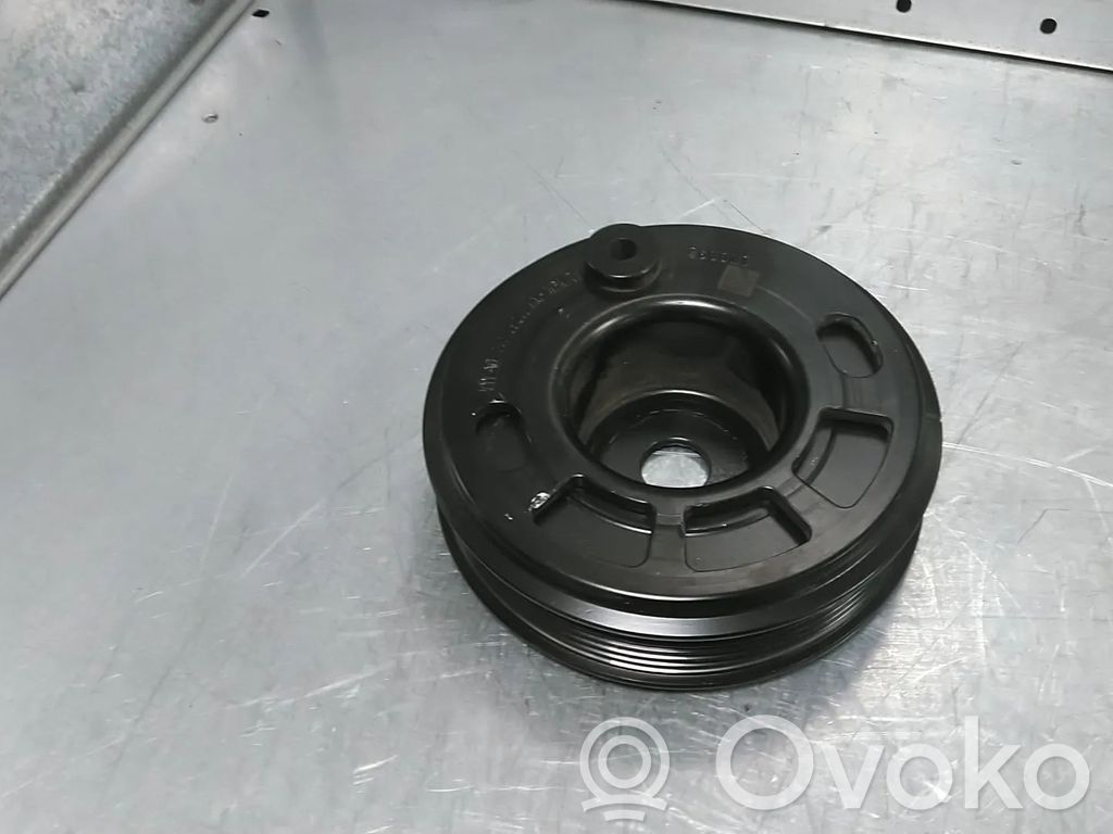 Volkswagen Golf VIII Koło pasowe wału korbowego 