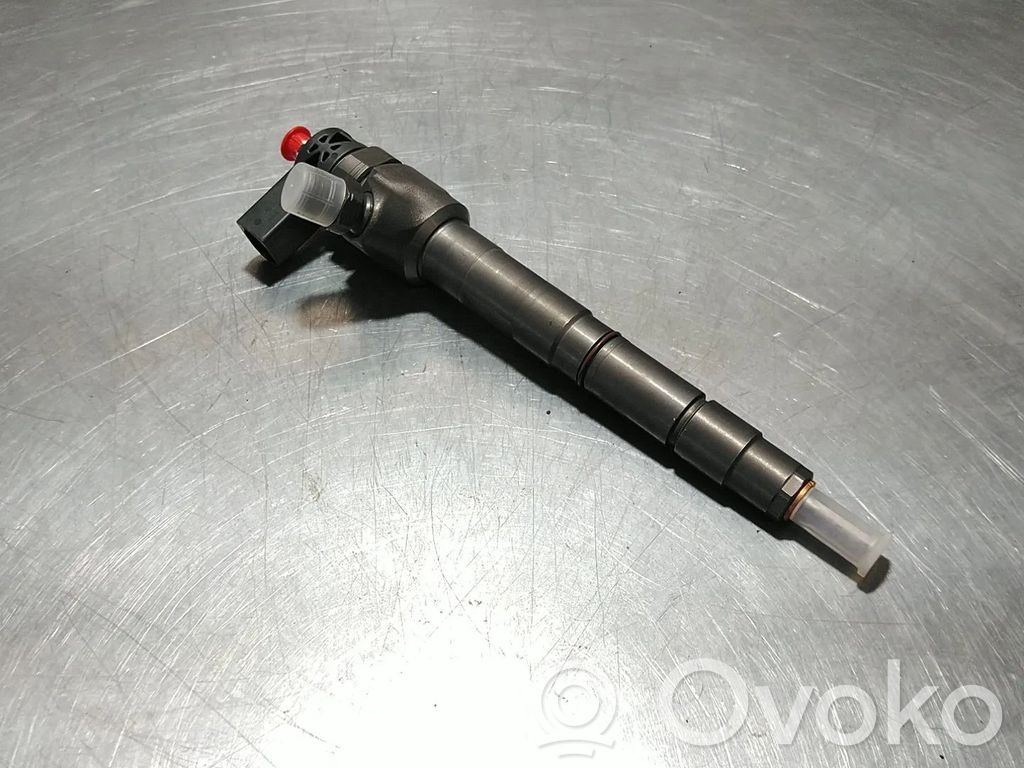 Volkswagen PASSAT B7 Wtryskiwacz paliwa 