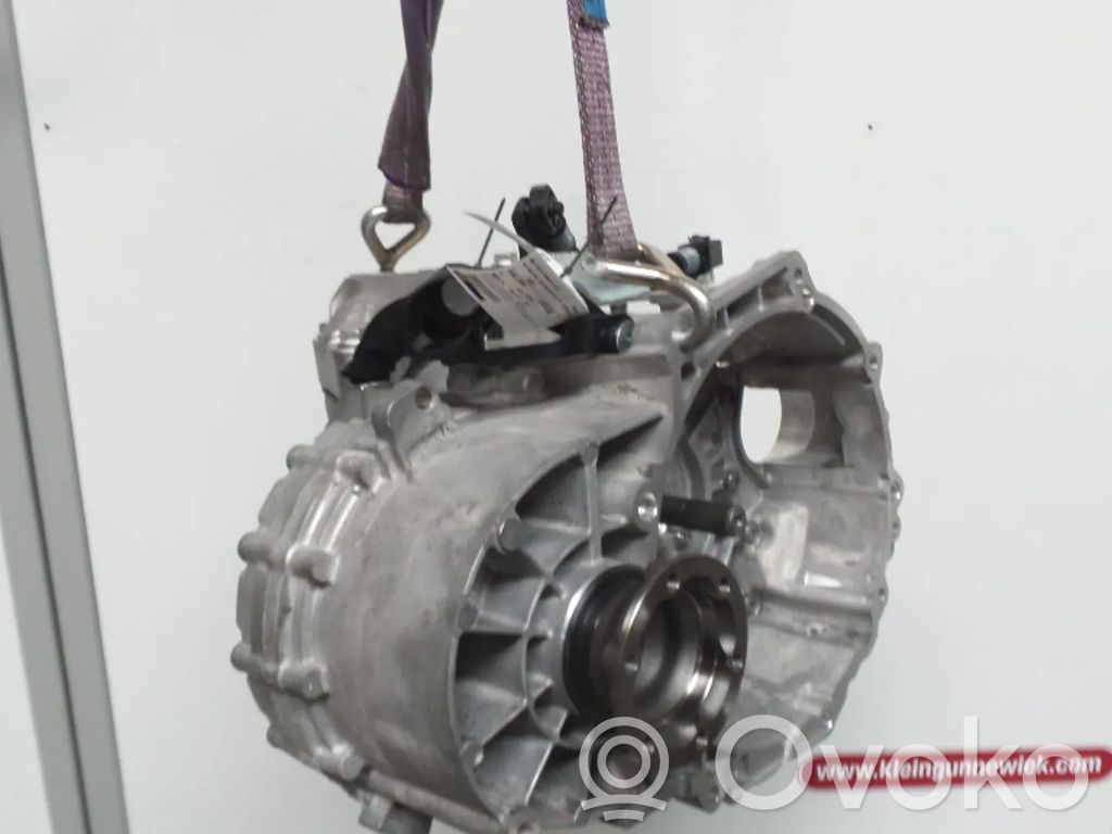 Volkswagen PASSAT B8 Manualna 5-biegowa skrzynia biegów 