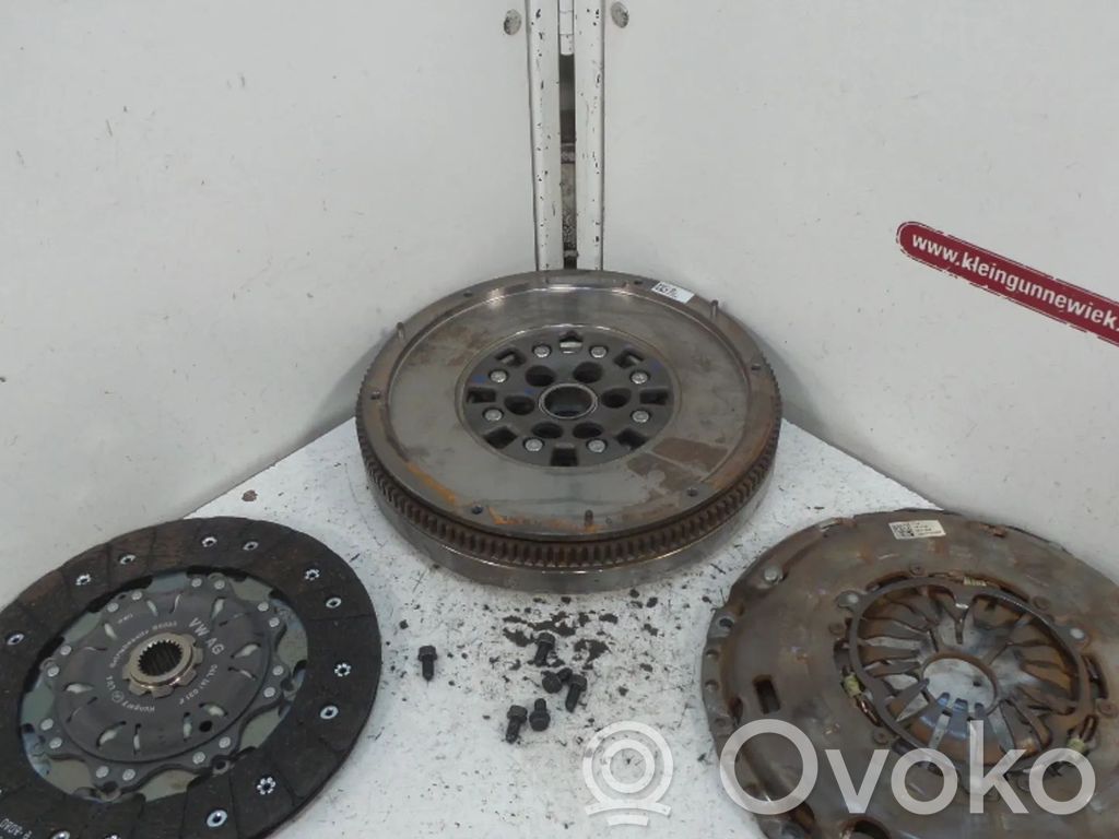 Volkswagen PASSAT B8 Volanta ambreiaj 