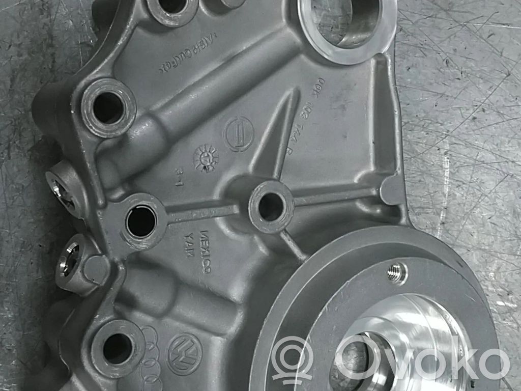 Volkswagen Golf VII Camshaft holder bracket 
