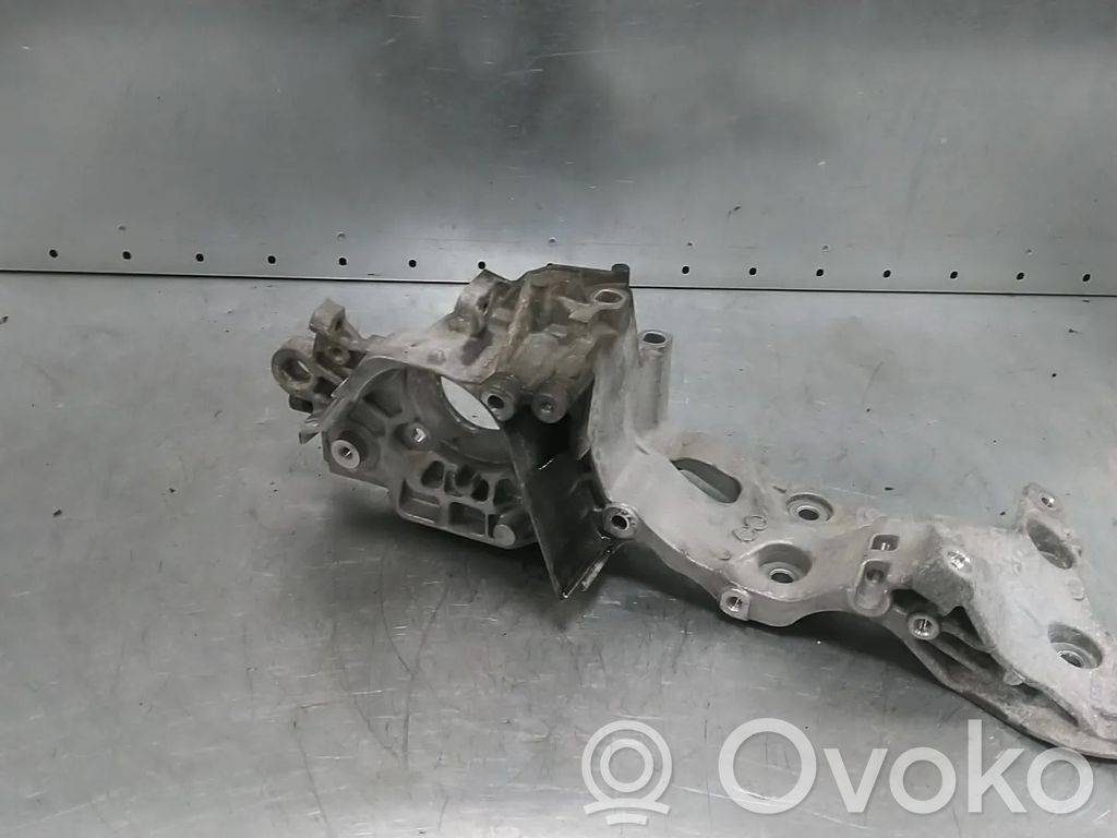 Volkswagen Golf VII Generatoriaus kronšteinas 
