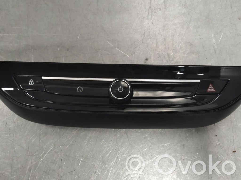 Opel Corsa F Otros repuestos del interior 