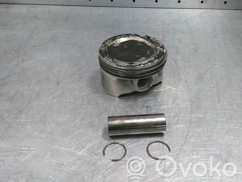 BMW X5 E70 Piston 