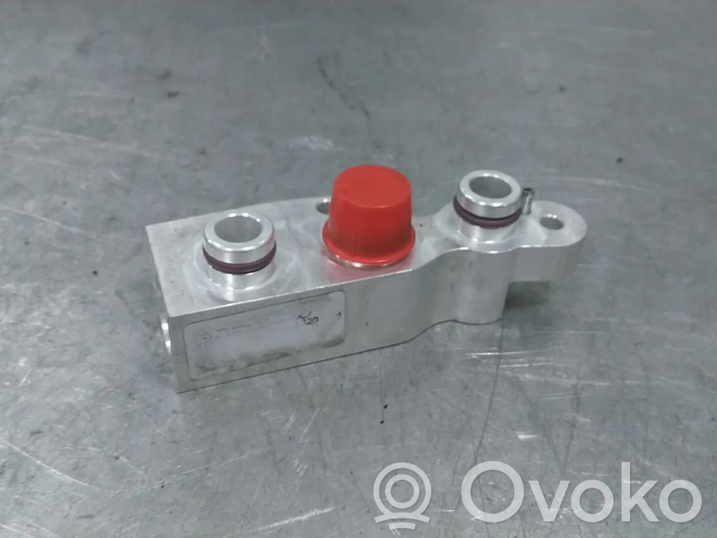 Other engine part   4KE820339F