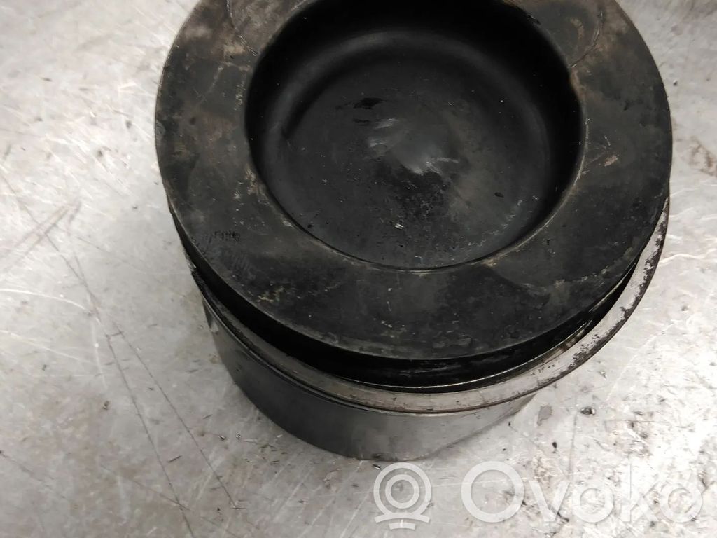 Volkswagen Golf VI Piston 