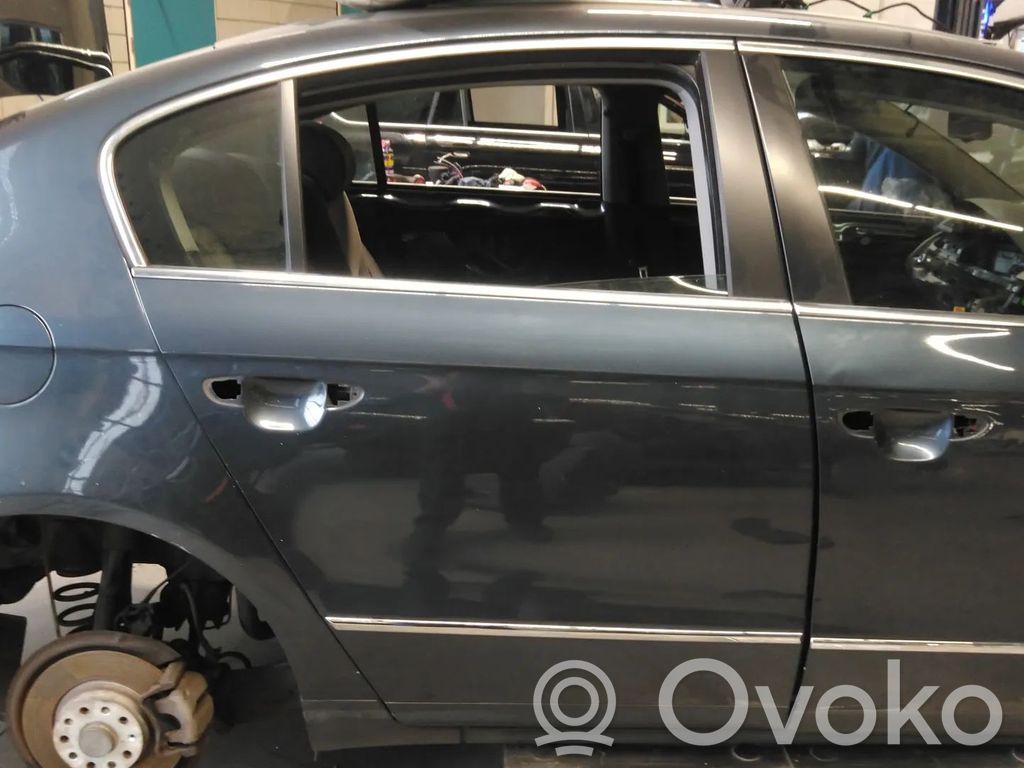 Volkswagen PASSAT B6 Puerta trasera 