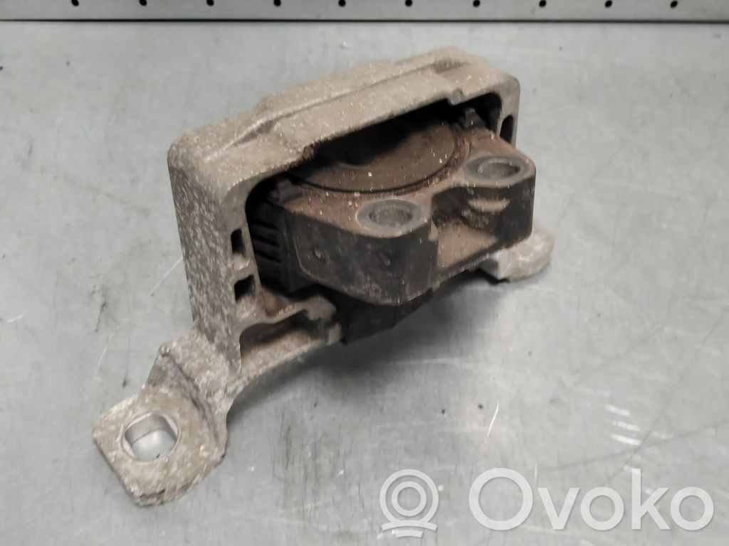 Ford Focus Engine mount bracket 