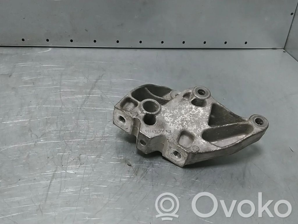 Volkswagen PASSAT B8 Supporto della scatola del cambio 