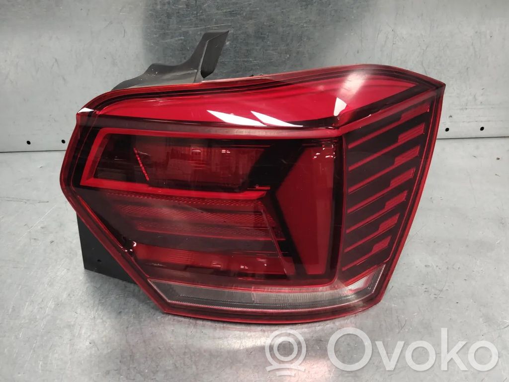 Volkswagen Polo VI Luci posteriori 