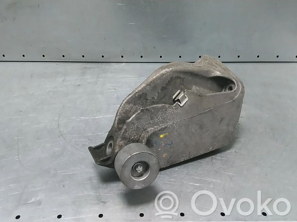 BMW 5 G30 G31 G38 Engine mount bracket 