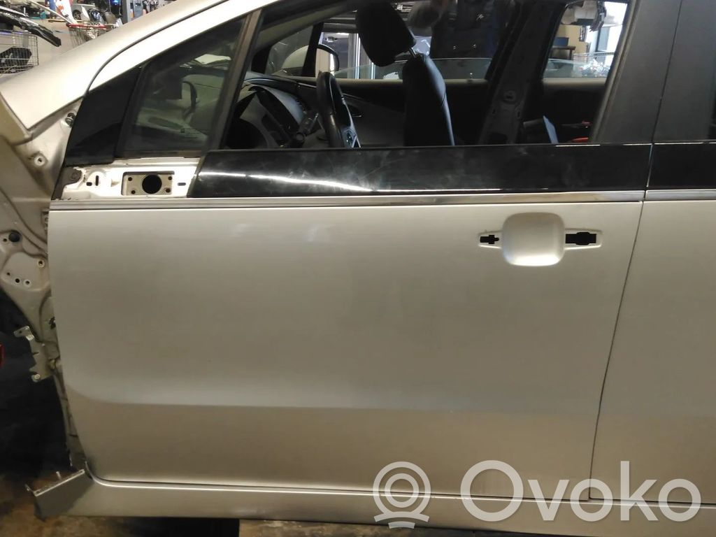 Opel Ampera Дверь 