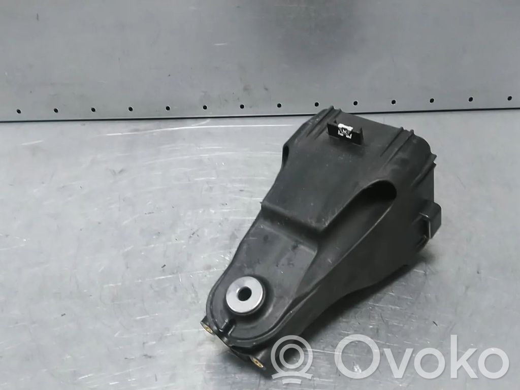 Mercedes-Benz C W205 Engine mount bracket 