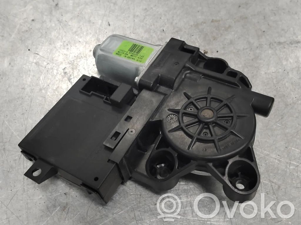 Volvo V50 Motor del regulador de la ventanilla de la puerta delantera 