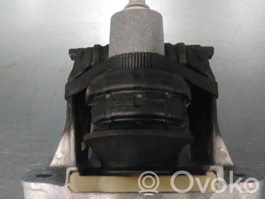 Volvo XC90 Engine mount bracket 