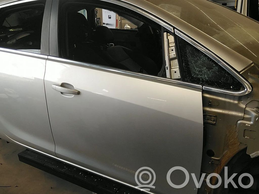 Opel Astra J Puerta delantera 