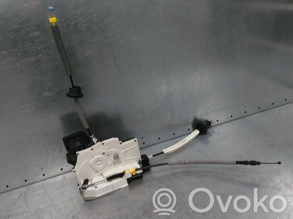 Audi A8 S8 D5 Galinių durų spyna 