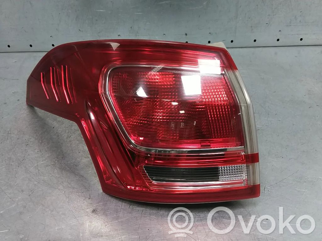 Ford B-MAX Aizmugurējais lukturis virsbūvē 