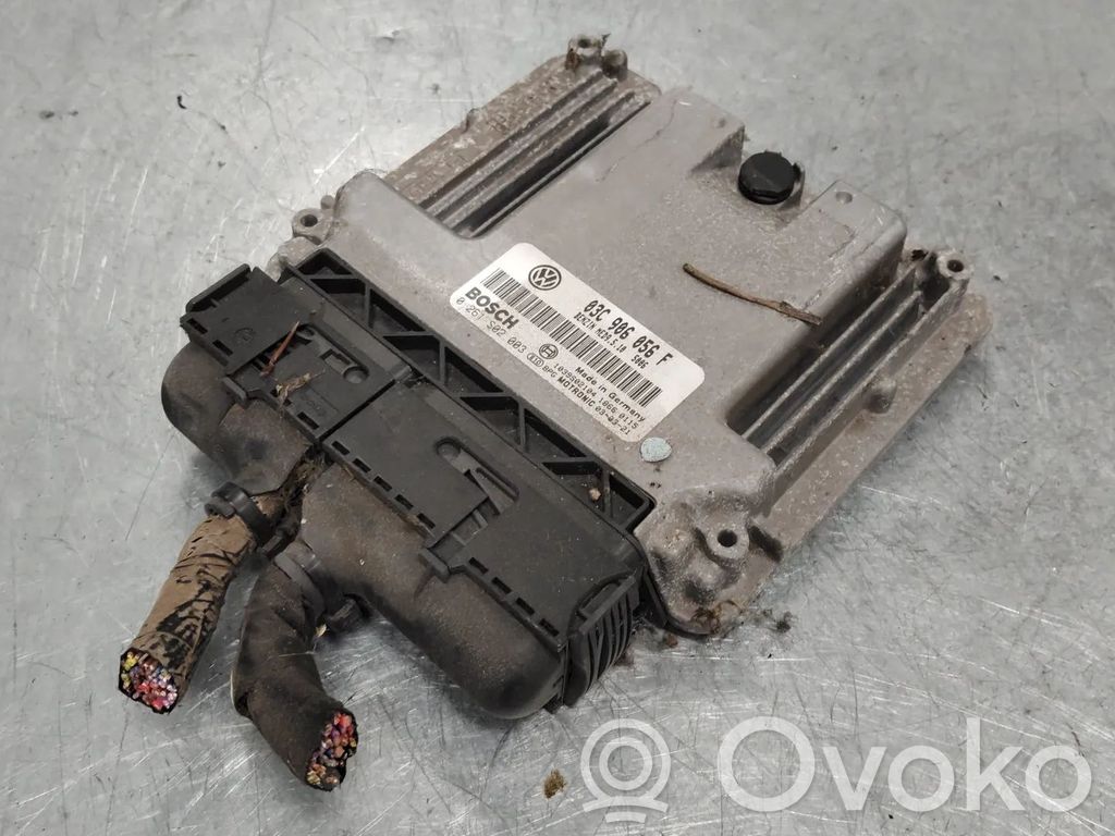 Volkswagen Touran I Engine control unit/module 
