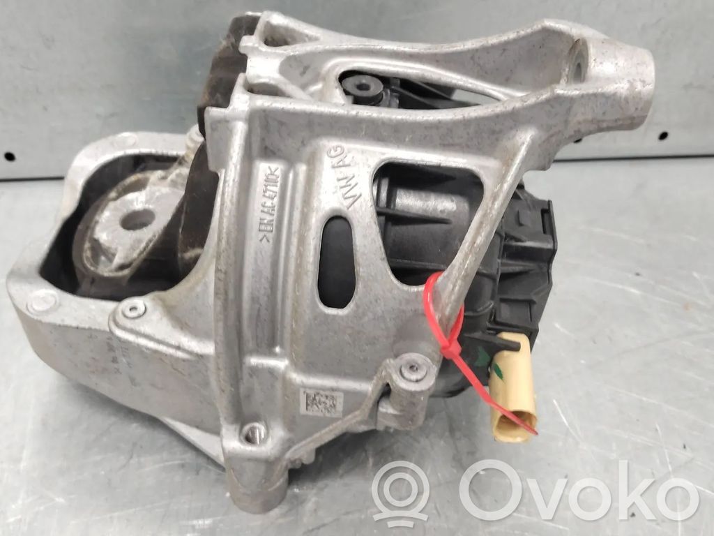 Audi Q7 4M Engine mount bracket 