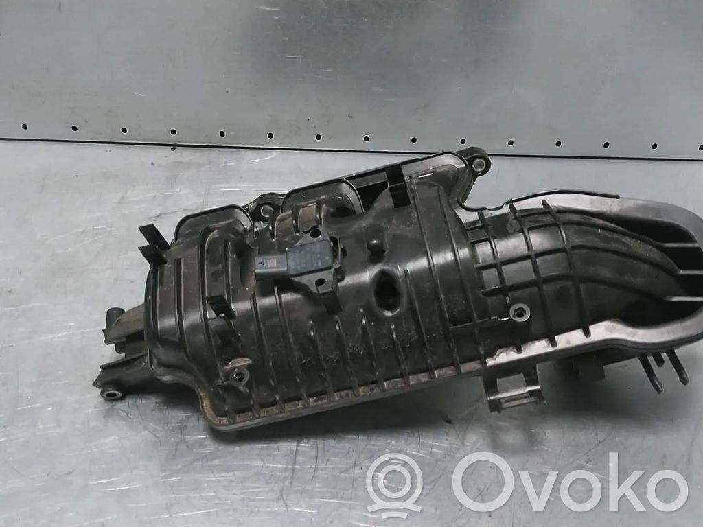 Volkswagen Polo VI Collettore di aspirazione 