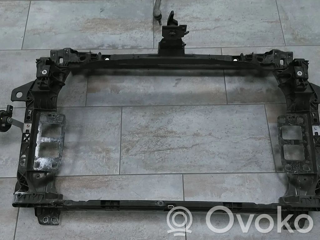 Audi Q8 Radiatoru panelis 