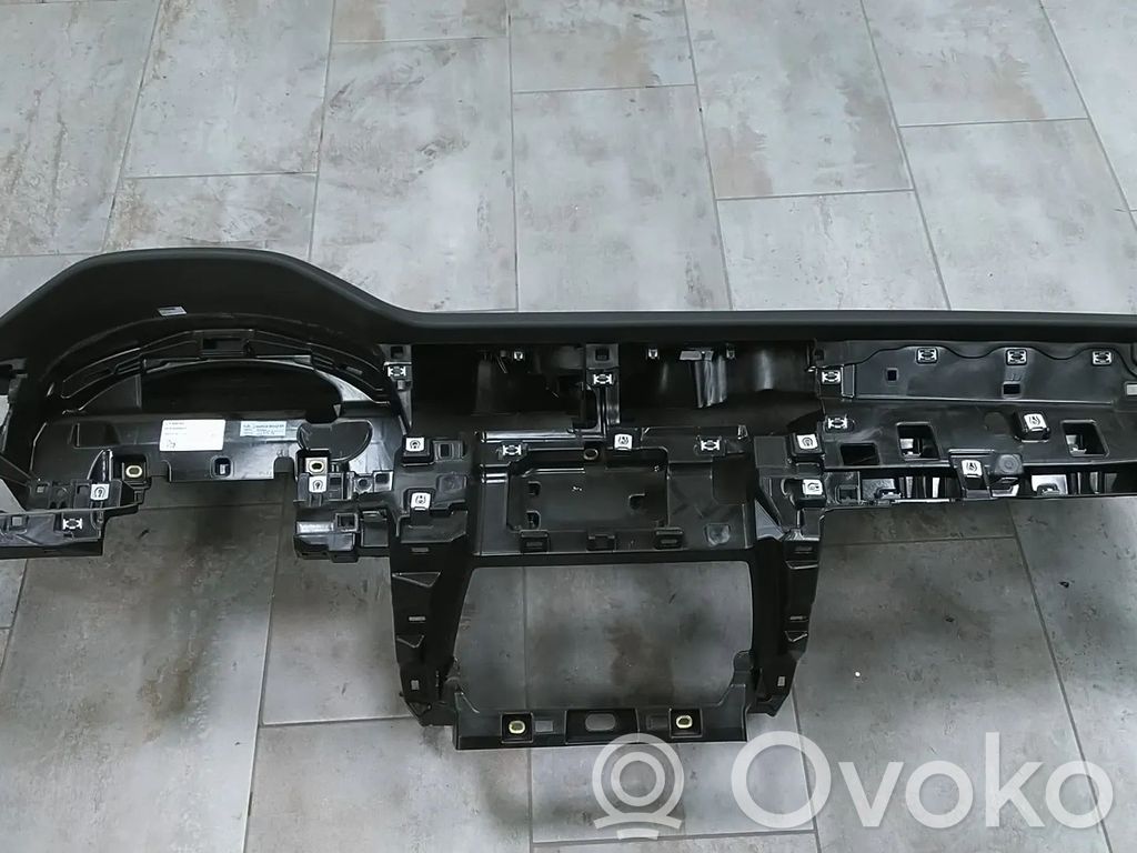 Audi Q8 Panelis 