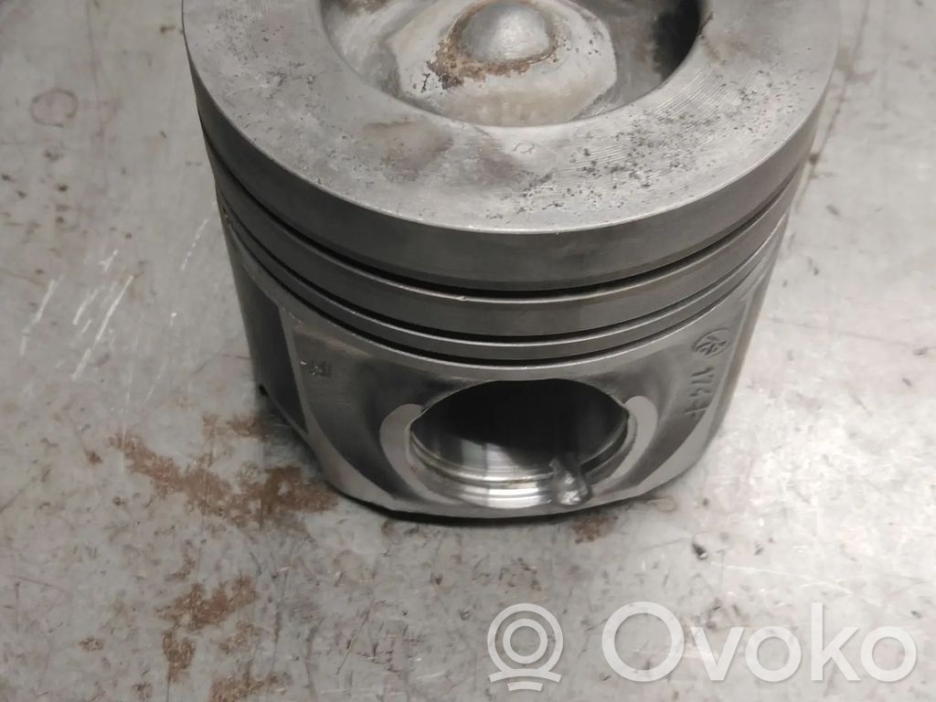Audi A4 S4 B8 8K Piston 