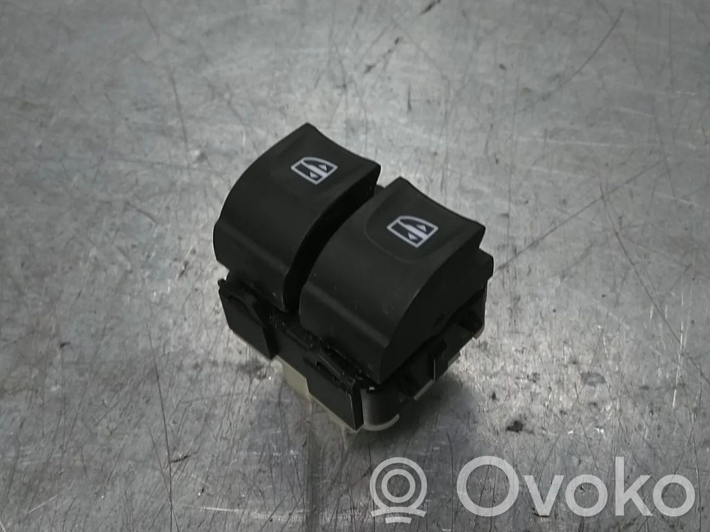 Renault Twingo III Electric window control switch 