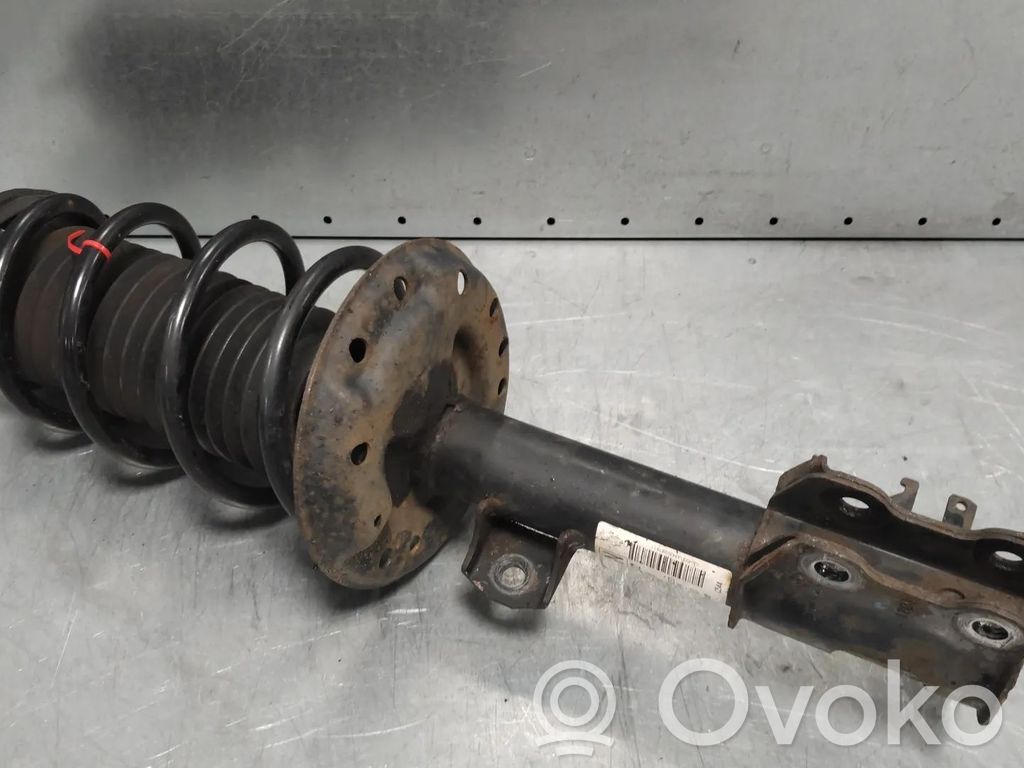 Opel Corsa D Priekšpusē amortizators 